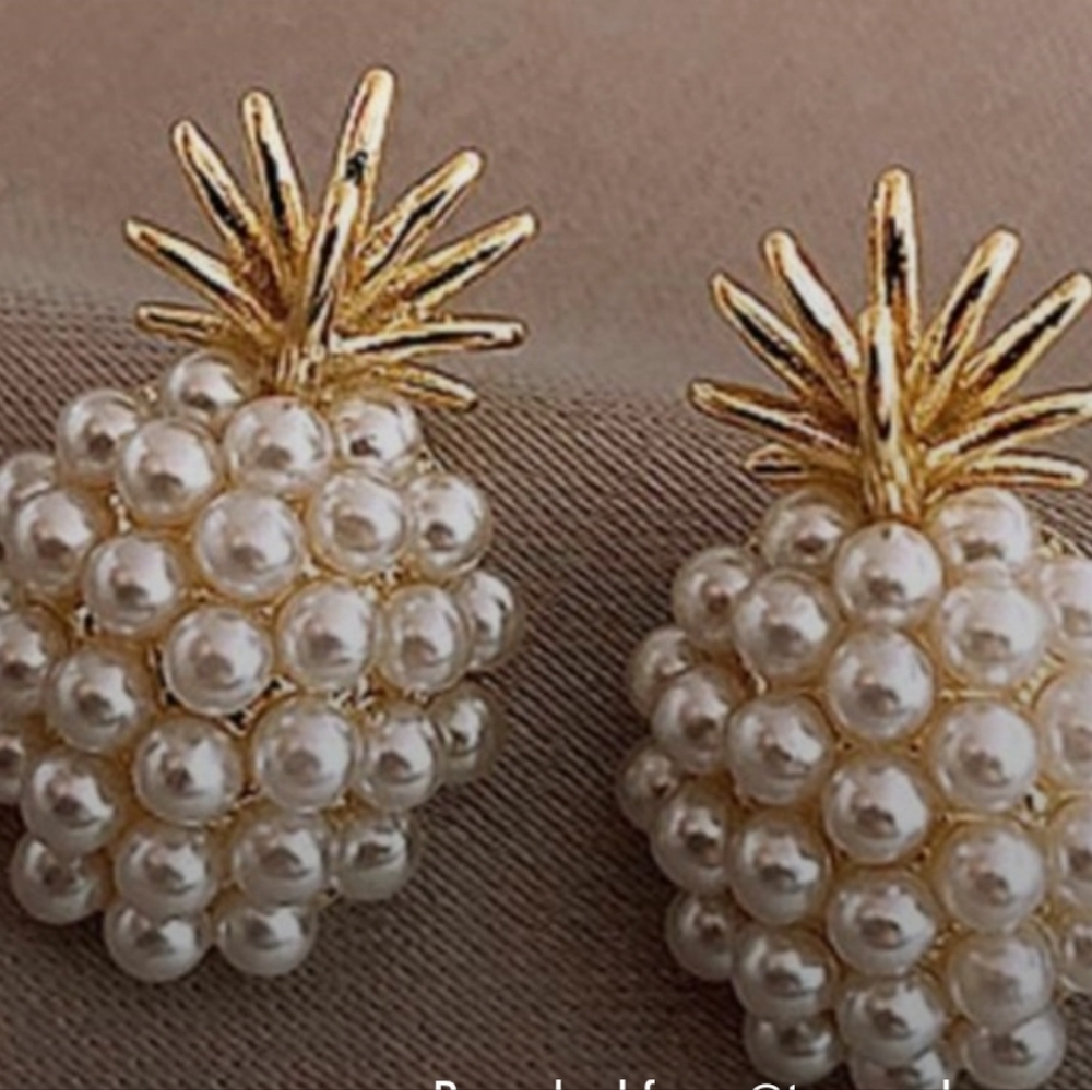 Pineapple Faux Pearl Stud Earrings NWT